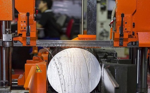 杨林街道立式金属带锯床切削出现跑带故障解决方法！